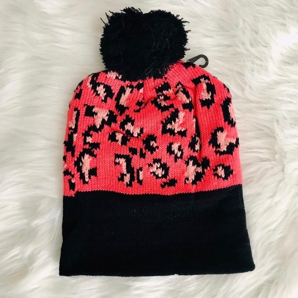 5/25 —Kids pink pompom cheetah print beanie